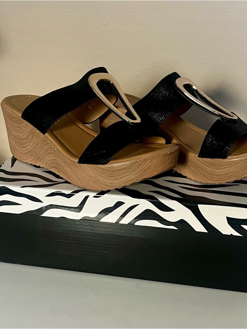 Helen’s Heart black and tan platform sandals with silver buckle detail, size 6